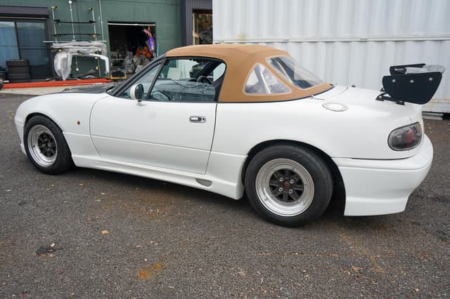 1991 Mazda Roadster (Eunos Roadster / MX-5) JDM car for sale — photo 23 of 24