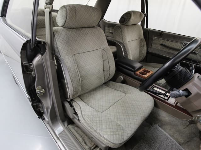 1983 Nissan Gloria JDM car for sale — photo 16 of 25
