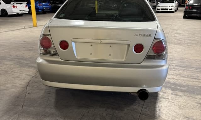 1998 Toyota Altezza JDM car for sale — photo 9 of 25