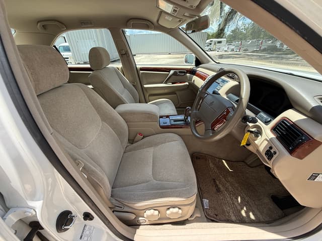 2000 Toyota Crown JDM car for sale — photo 17 of 21