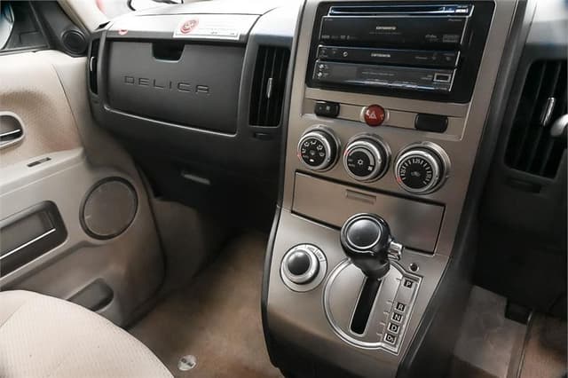 2008 Mitsubishi Delica JDM car for sale — photo 19 of 23