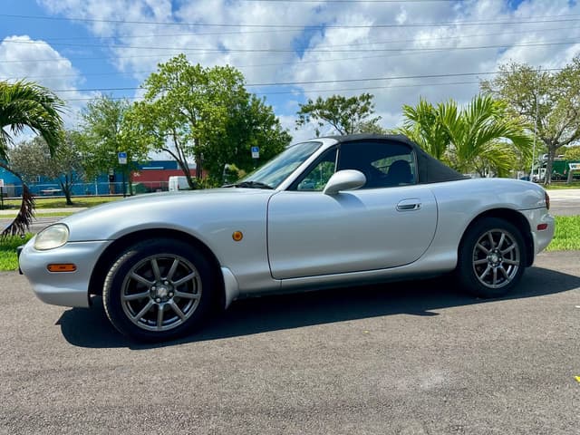 1998 Mazda Roadster (Eunos Roadster / MX-5) JDM car for sale — photo 4 of 14