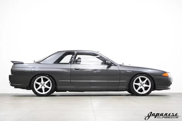 1992 Nissan Skyline JDM car for sale — photo 5 of 24