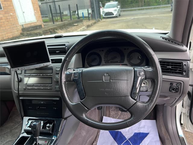 2000 Toyota Crown JDM car for sale — photo 11 of 16