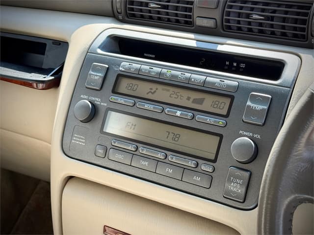 2000 Toyota Crown JDM car for sale — photo 20 of 25