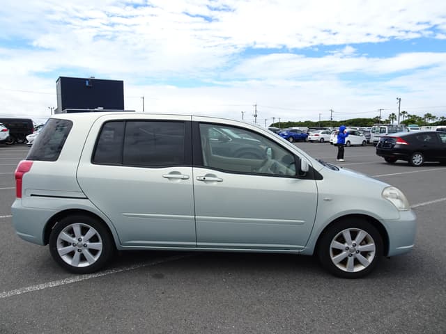 2009 Toyota Raum JDM car for sale — photo 6 of 10