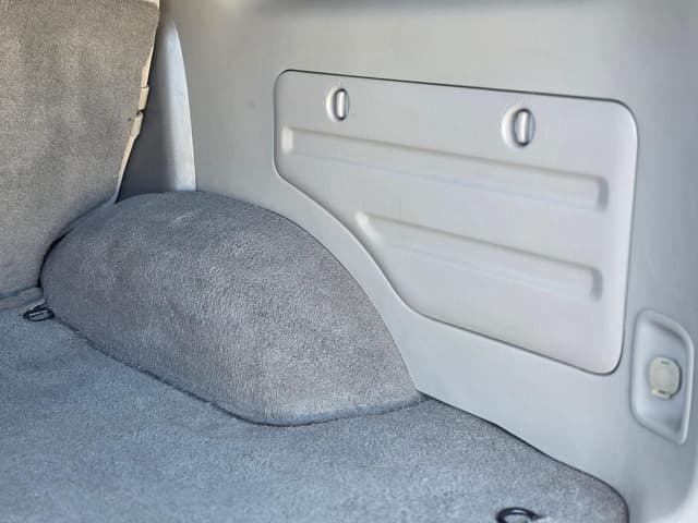 2001 Toyota Hilux Surf JDM car for sale — photo 13 of 25