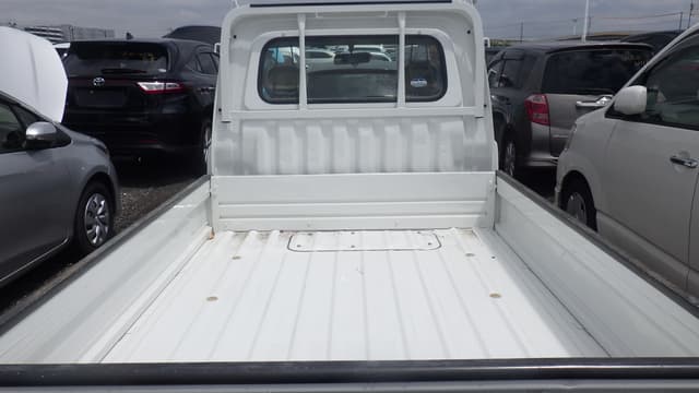 2005 Daihatsu Hijet JDM car for sale — photo 5 of 16