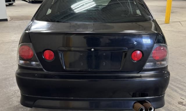 1998 Toyota Altezza JDM car for sale — photo 5 of 25