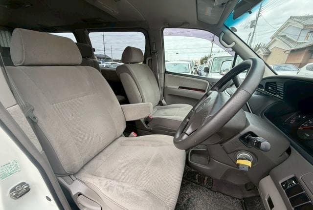 2001 Nissan Elgrand JDM car for sale — photo 13 of 25