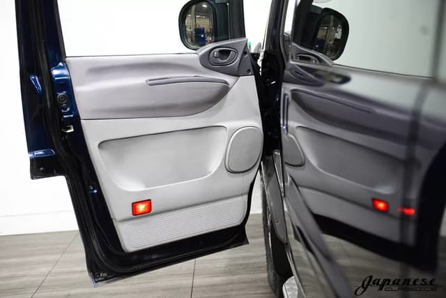 1996 Mitsubishi Delica JDM car for sale — photo 22 of 25