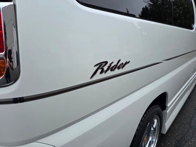 2000 Nissan Elgrand JDM car for sale — photo 21 of 25