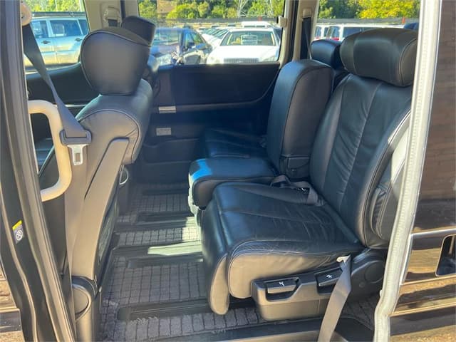 2008 Nissan Elgrand JDM car for sale — photo 14 of 16