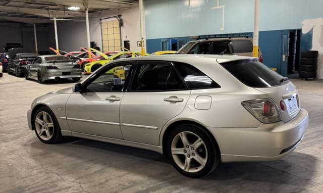 2001 Toyota Altezza JDM car for sale — photo 15 of 25