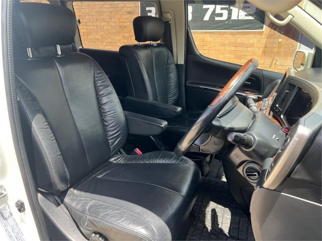 2010 Nissan Elgrand JDM car for sale — photo 11 of 14