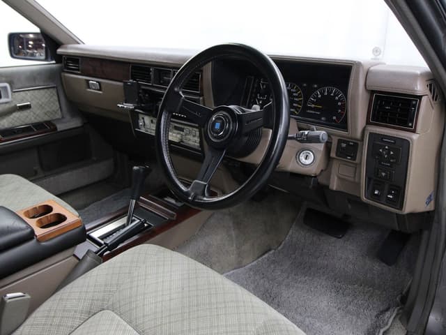 1983 Nissan Gloria JDM car for sale — photo 9 of 25