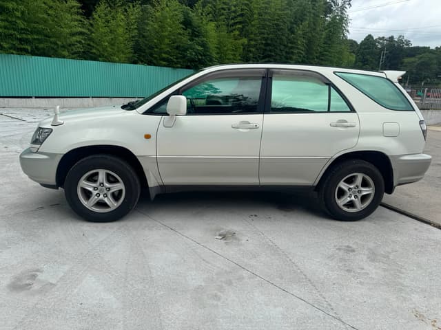2001 Toyota Harrier JDM car for sale — photo 4 of 12