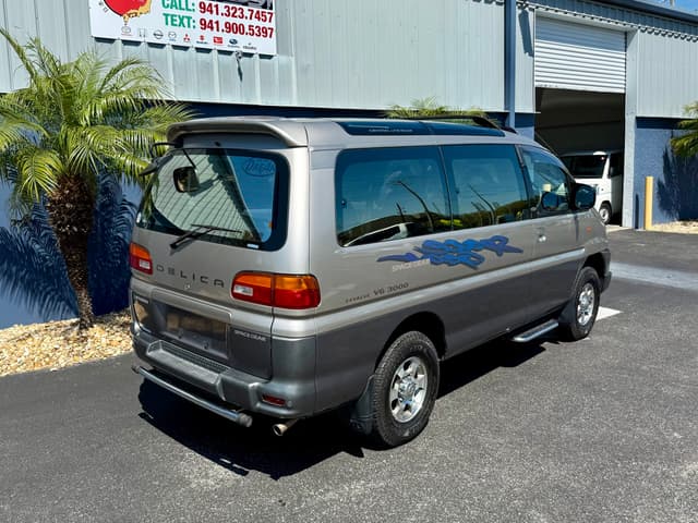 1998 Mitsubishi Delica JDM car for sale — photo 5 of 23