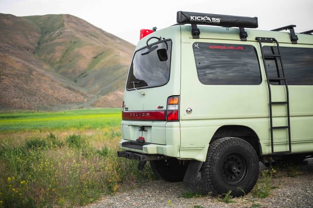 1995 Mitsubishi Delica JDM car for sale — photo 15 of 25