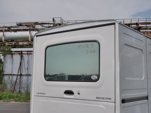 2001 Mitsubishi Minicab JDM car for sale — photo 20 of 25