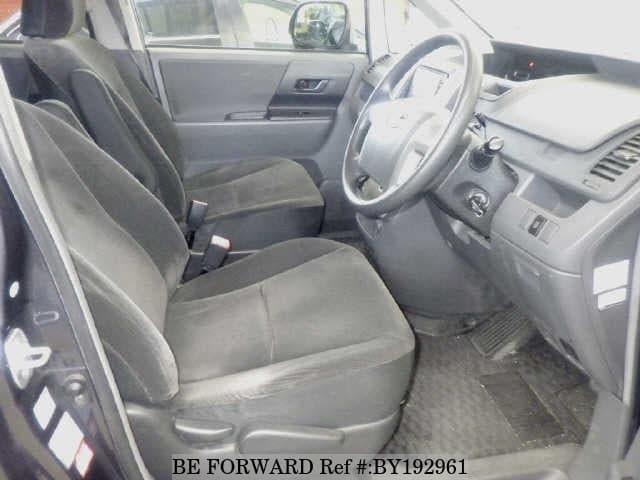 2009 Toyota Voxy JDM car for sale — photo 5 of 7