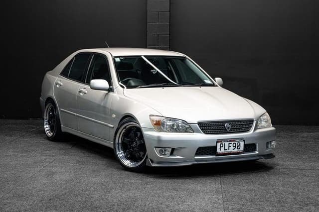 2001 Toyota Altezza JDM car for sale — photo 11 of 18