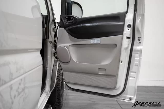 2000 Mitsubishi Delica JDM car for sale — photo 20 of 25