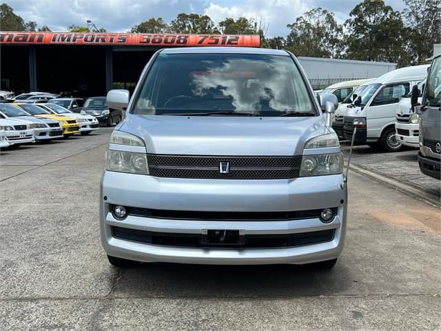 2006 Toyota Voxy JDM car for sale — photo 2 of 18