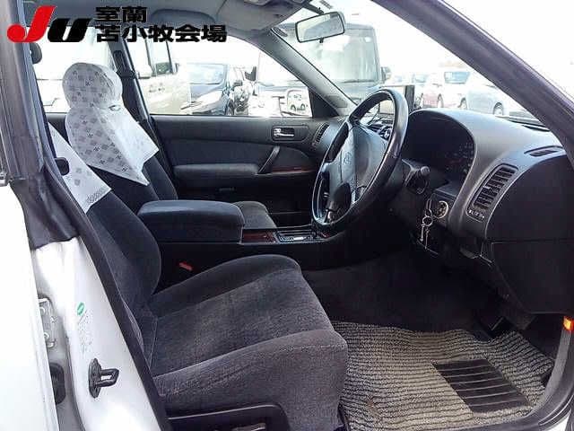 1995 Nissan Gloria JDM car for sale — photo 3 of 7
