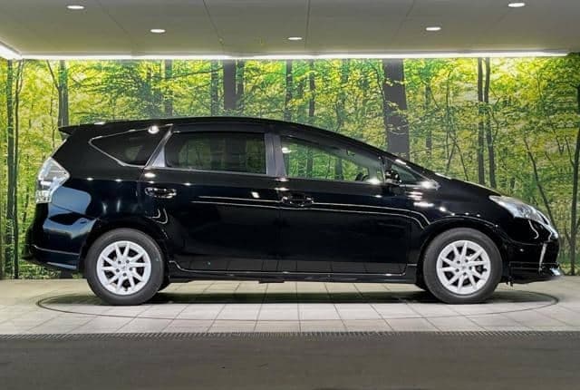 2011 Toyota Prius JDM car for sale — photo 8 of 25