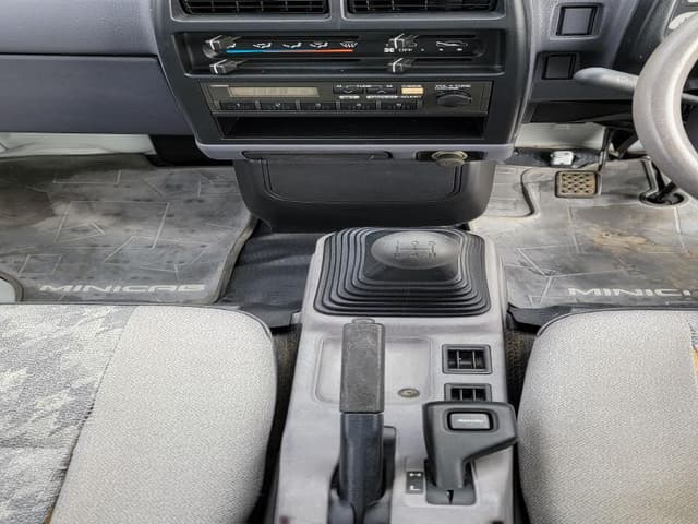 1995 Mitsubishi Minicab JDM car for sale — photo 8 of 10