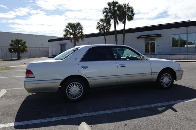 1998 Toyota Crown JDM car for sale — photo 8 of 21