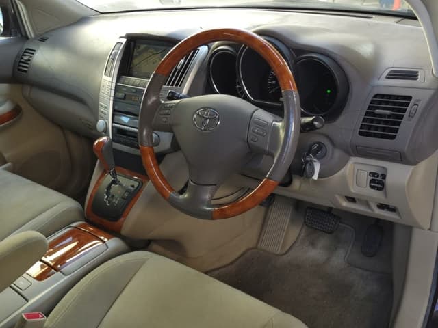 2005 Toyota Harrier JDM car for sale — photo 3 of 6
