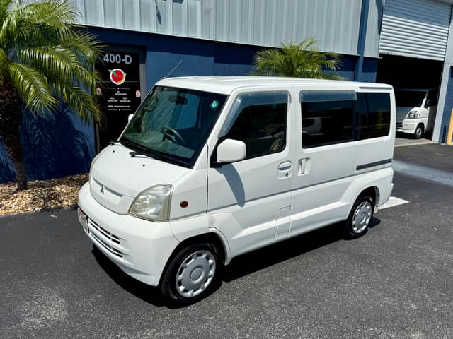 1999 Mitsubishi Town Box JDM car for sale — photo 11 of 18
