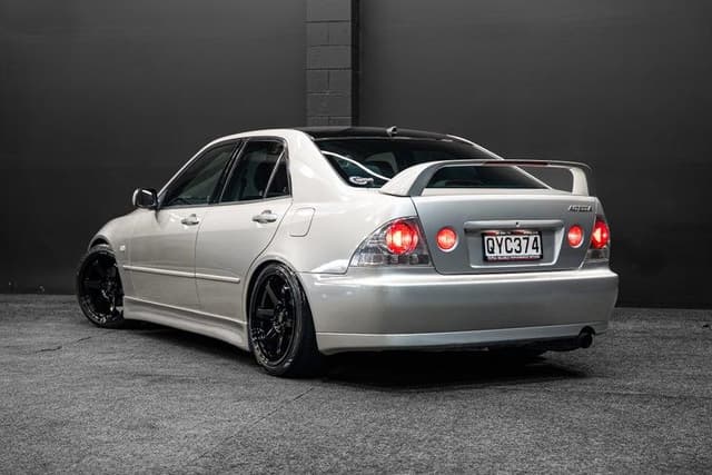 1999 Toyota Altezza JDM car for sale — photo 4 of 19