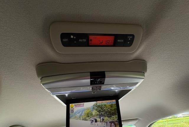 2010 Nissan Elgrand JDM car for sale — photo 9 of 25