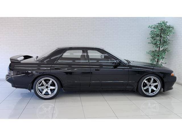 1990 Nissan Skyline JDM car for sale — photo 14 of 18