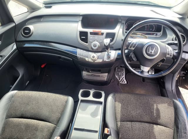 2004 Honda Odyssey JDM car for sale — photo 8 of 10