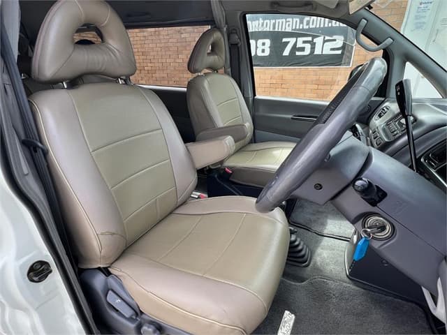2005 Mitsubishi Delica JDM car for sale — photo 12 of 15