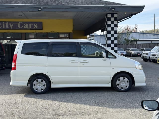 2005 Nissan Serena JDM car for sale — photo 8 of 19