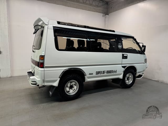 1991 Mitsubishi Delica JDM car for sale — photo 20 of 25
