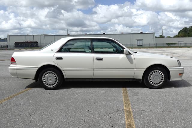 1998 Toyota Crown JDM car for sale — photo 5 of 17