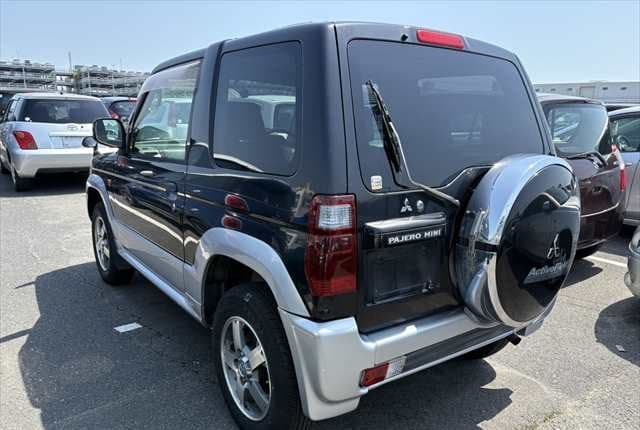 2007 Mitsubishi Pajero Mini JDM car for sale — photo 2 of 25