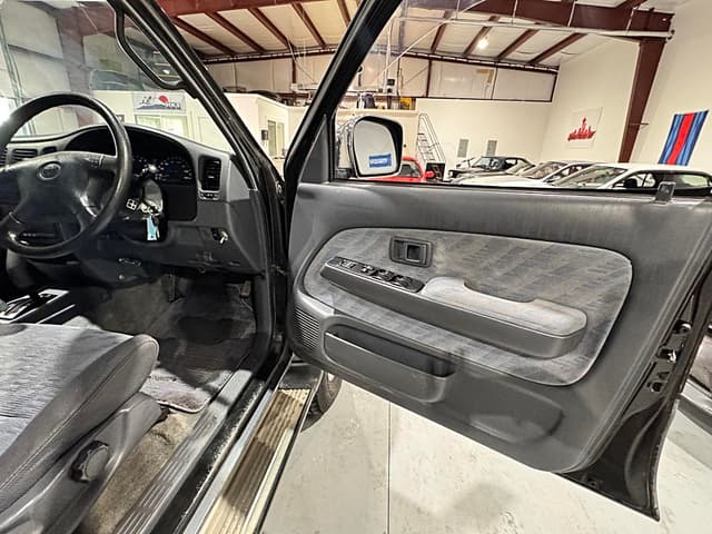 2000 Toyota Hilux JDM car for sale — photo 18 of 22