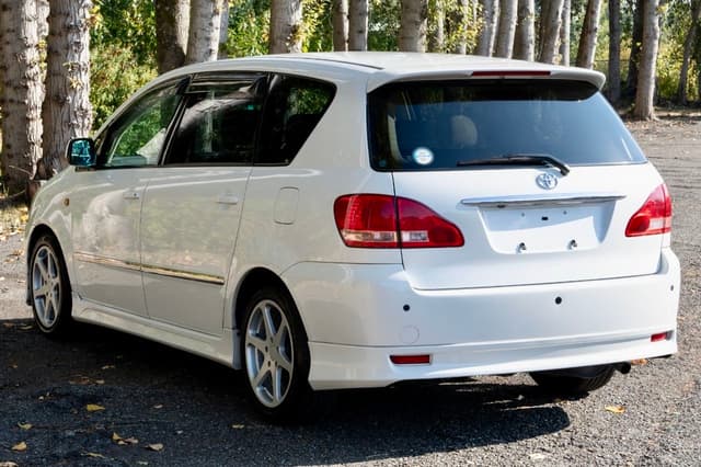 2001 Toyota Ipsum JDM car for sale — photo 5 of 25