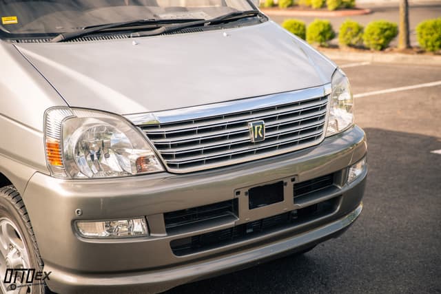2001 Toyota Regius JDM car for sale — photo 14 of 25