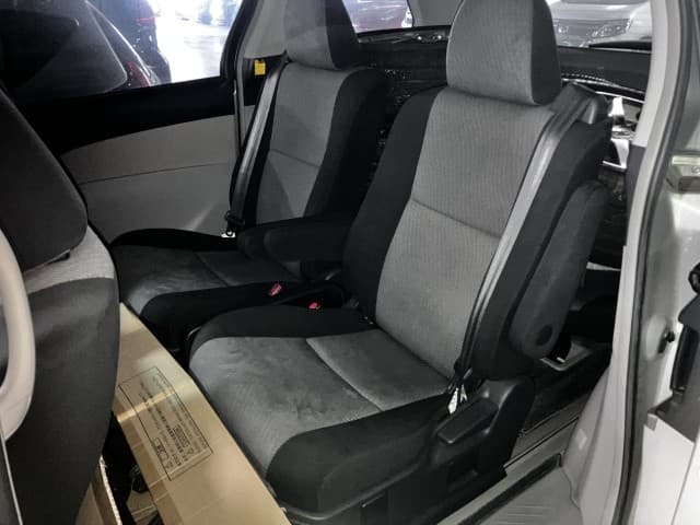 2007 Toyota Estima JDM car for sale — photo 12 of 20