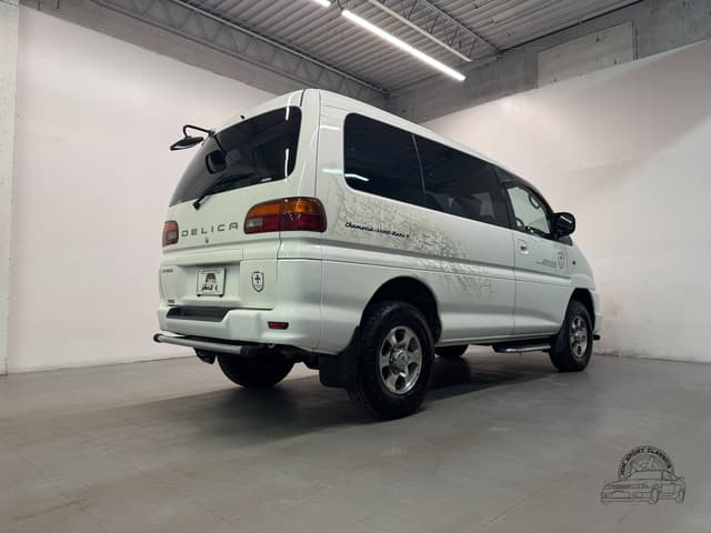 2000 Mitsubishi Delica JDM car for sale — photo 12 of 25