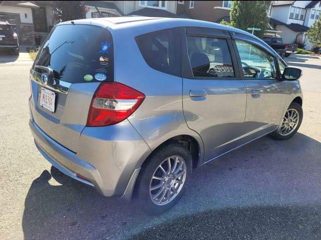 2011 Honda Fit JDM car for sale — photo 3 of 9