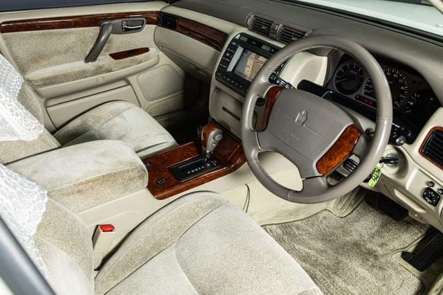 2001 Toyota Crown JDM car for sale — photo 14 of 18